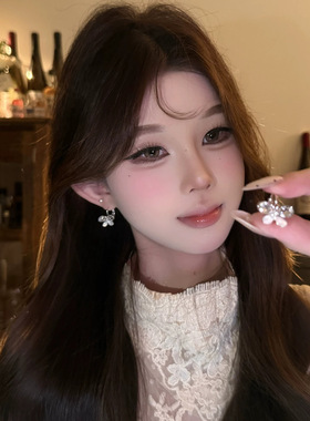 甜美水晶蝴蝶耳环女温柔显白日常通勤耳饰2026新款爆款清冷感耳钉