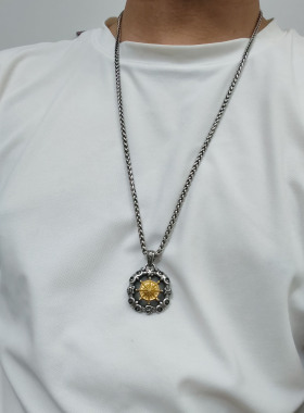 古魔航海罗盘星芒项链男士复古个性朋克钛钢原创吊坠潮搭毛衣链
