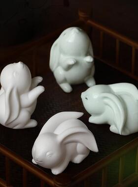 简约可爱卡通生肖兔年茶宠摆件吉祥小兔子陶瓷茶桌客厅送礼装饰品