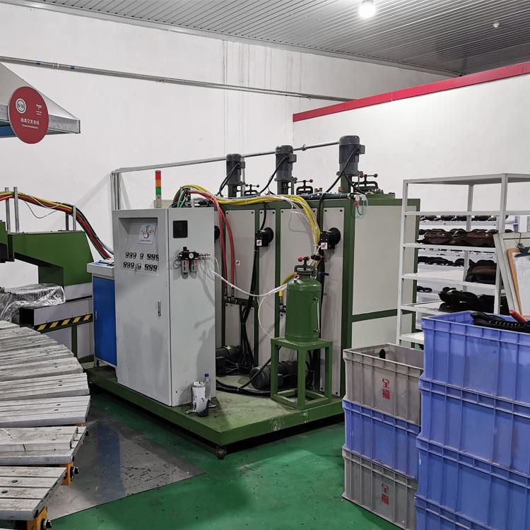 Electric vehicle helmet PU shock layer foaming machine Motorcycle helmet polyurethane buffer layer machinery and equipment