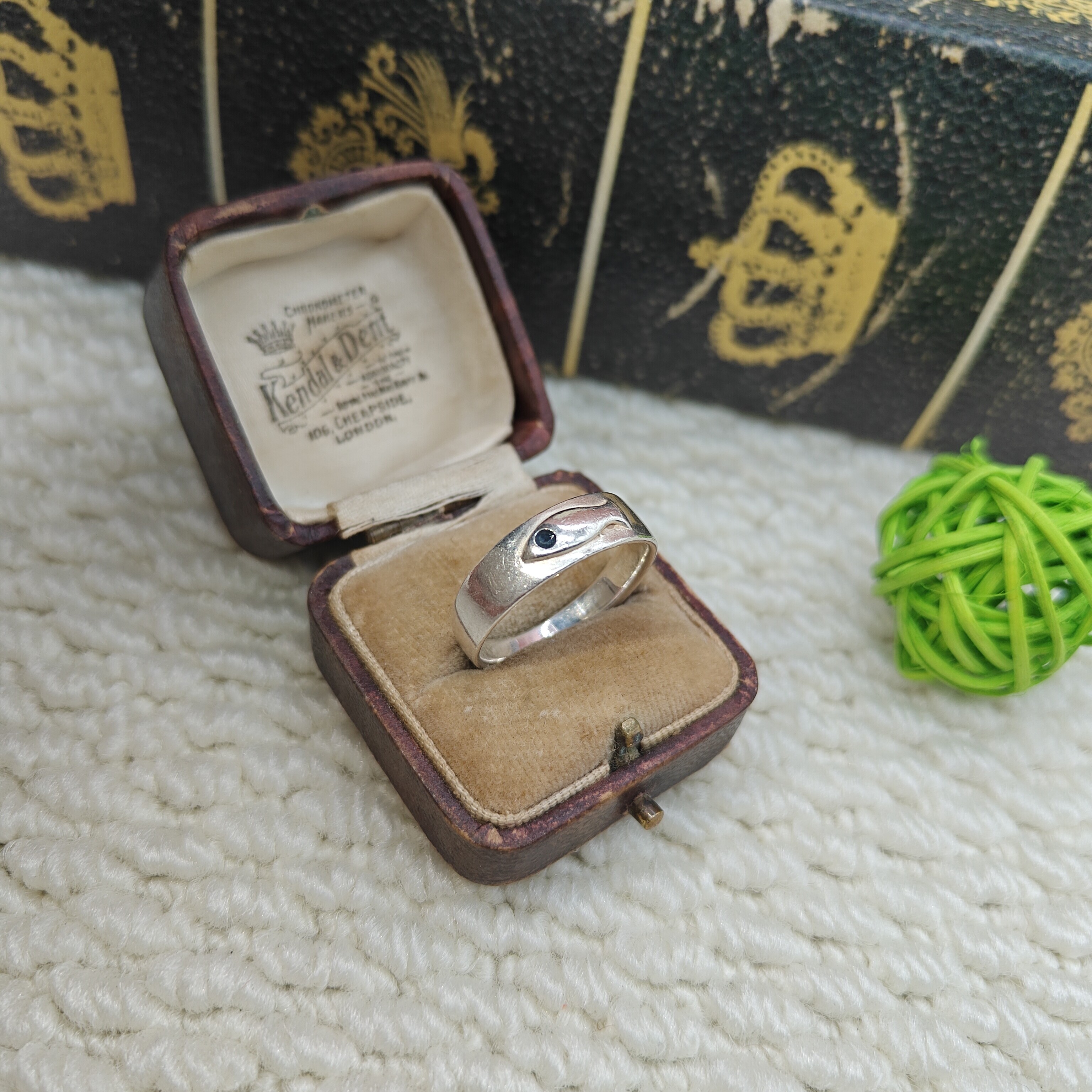 Vintage Middle Ages European Return 925 Silver Sapphire Fish Ring No. 20