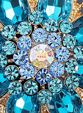 时尚优雅女士胸针花卉胸花合金镶嵌蓝色玻璃水钻固定别针服装配饰