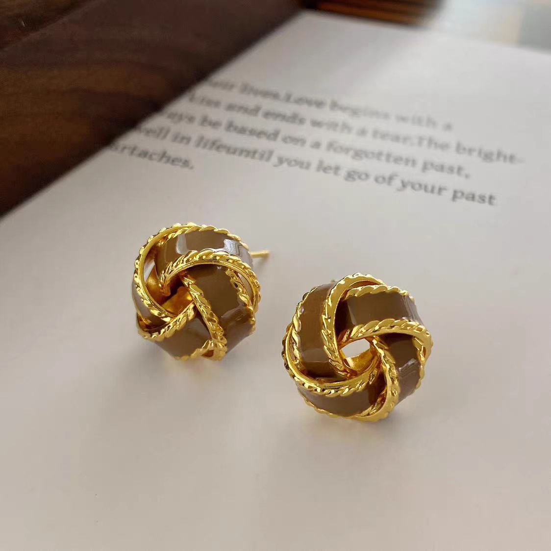 【小香同款丨柜上3k+】复古美拉德色耳钉240402 - 图0