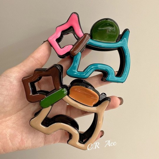 线条小狗~可爱彩绘抓夹韩国盘发夹女2024新款镂空后脑鲨鱼夹发饰