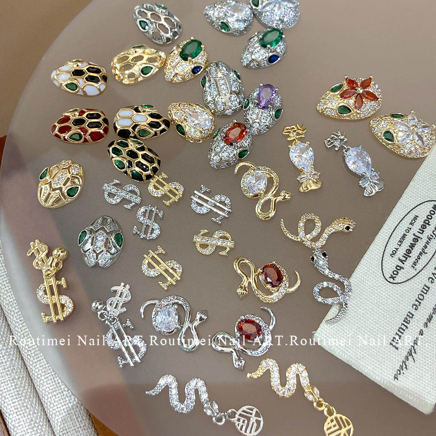 新款美甲锆石蛇形系列饰品爆款骷髅蛇形头钱币吊坠细闪美甲饰品,淘宝优惠券,粉丝福利购,淘宝优惠卷