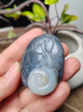 蜗牛手把件和田玉籽玉青花墨玉