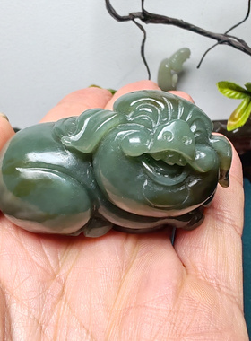 和田玉且末蓝调糖玉猪招财把件