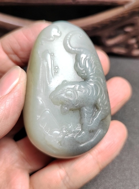 老虎手把玩件青花和田玉