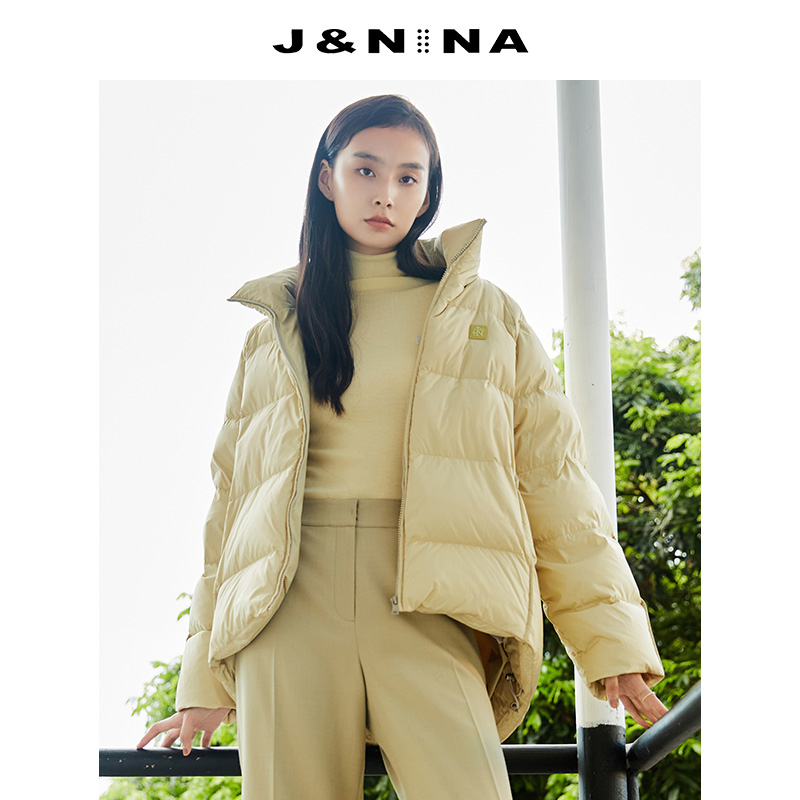 J＆NINA捷恩尼纳2023秋冬新款立领气质鹅绒羽绒服女短款面包服