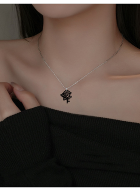 ins网红黑色镂空玫瑰项链女 个性雕花锁骨链 简约复古不掉色颈链