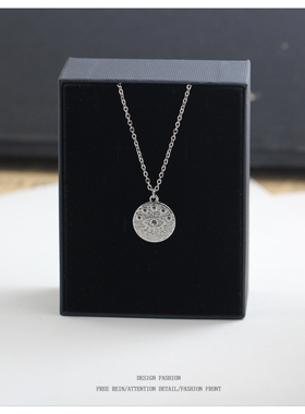 眼睛圆牌项链女款轻奢高级感小众设计锁骨链2024新款爆款颈链配饰