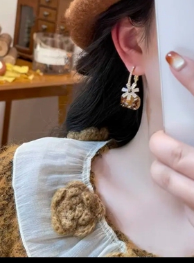 一款多戴锆石花朵咖色几何耳环气质高级感耳钉轻奢气质显脸瘦耳饰