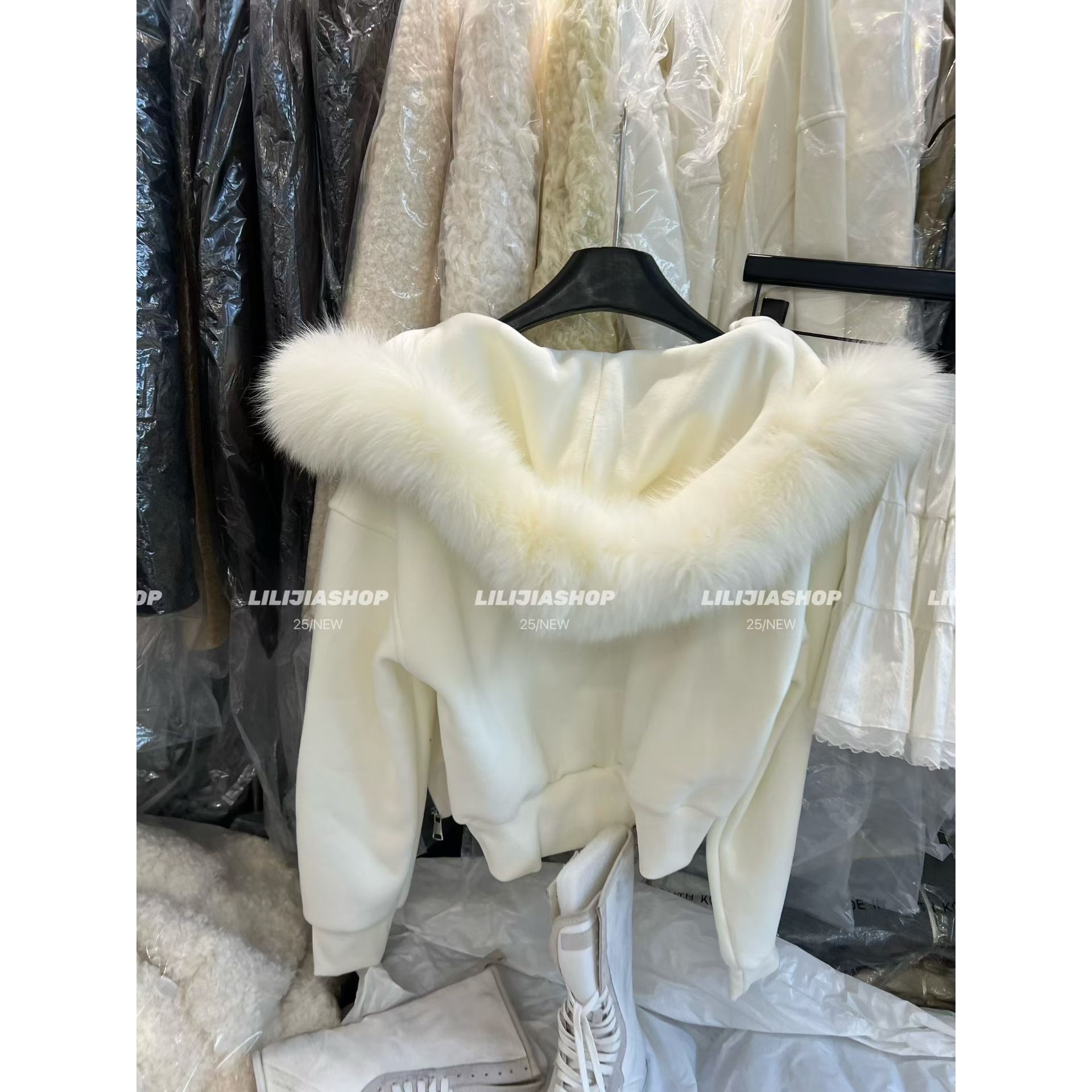 2025新款高级白色狐狸毛领连帽短外套女冬季加绒加厚百搭显瘦卫衣,淘宝优惠券,粉丝福利购,淘宝优惠卷