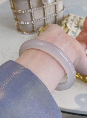 天然荔枝冻白玛瑙青白玉圆条玉镯