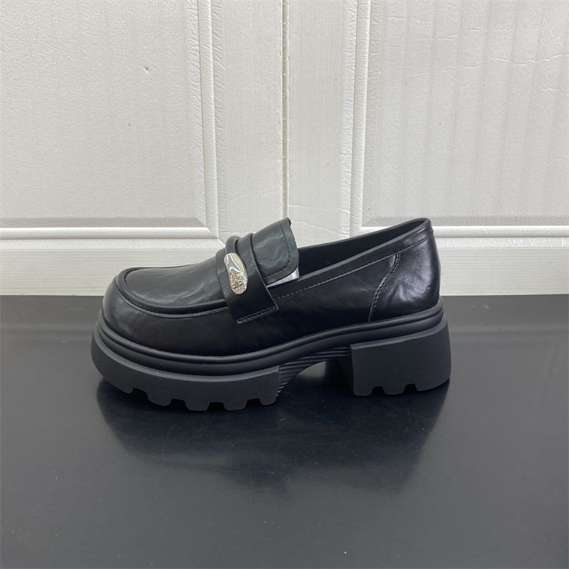 2026年英伦风乐福鞋女黑色圆头皮带扣一脚蹬百搭通勤金属装饰单鞋,淘宝优惠券,粉丝福利购,淘宝优惠卷