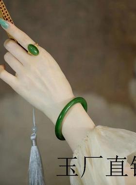 新疆和田玉手镯女款菠菜绿圆条年轻款青海料晴水碧玉美人条玉镯子