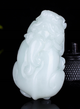和田玉青白玉貔貅把件进宝摆件