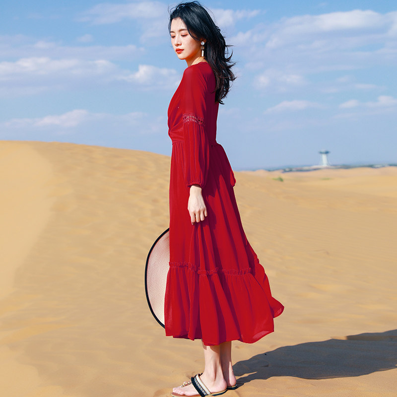 红色连衣裙拍照民族风沙漠沙滩裙 爱情巴士连衣裙