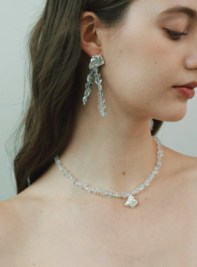 QURIOUSTONE 26春夏新款花簇白水晶项链精致锁骨链百搭饰品M星店