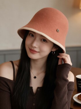 黑撞米边针织水桶帽女秋冬山茶花金属标盆帽优雅出游百搭渔夫礼帽