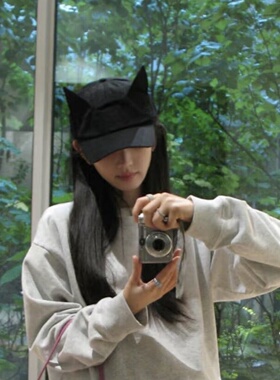 田曦薇同款韩国设计款猫耳朵棒球帽女2026少女甜酷风弯沿鸭舌帽子