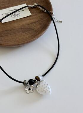 炫彩白草莓电钻花朵吊坠项链女韩国新款小众设计串珠锁骨链颈链