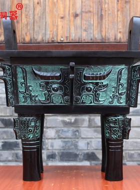 兽面工艺品四足黄铜鼎