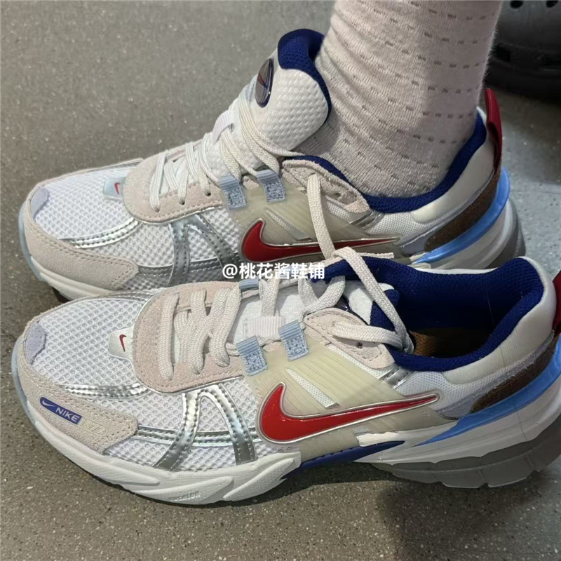 Nike耐克V2K Run女复古运动鞋2024新款红勾厚底老爹鞋 HF5724-061 - 图1