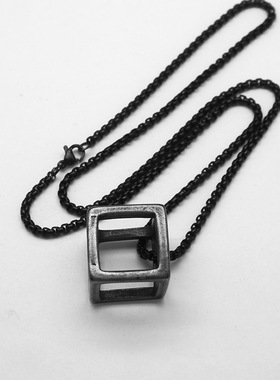 几何图形镂空正方体吊坠项链钢男