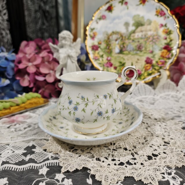 Western antique Albert special type Tanzi Town Sifang gilt relief bone china black tea cup and saucer in stock