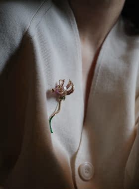 盛放天然珍珠手工珐琅彩女款复古风轻奢百搭胸针胸花别针