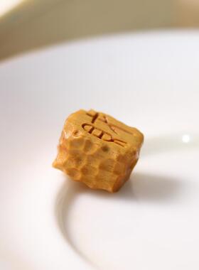 天然芭比檀香木雕刻发财福字牌