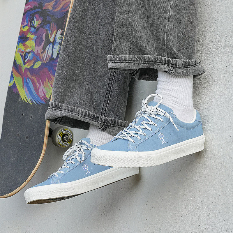 极路客板鞋休闲黑白北斗星专业男女耐磨减震牛反毛皮运动滑板鞋子