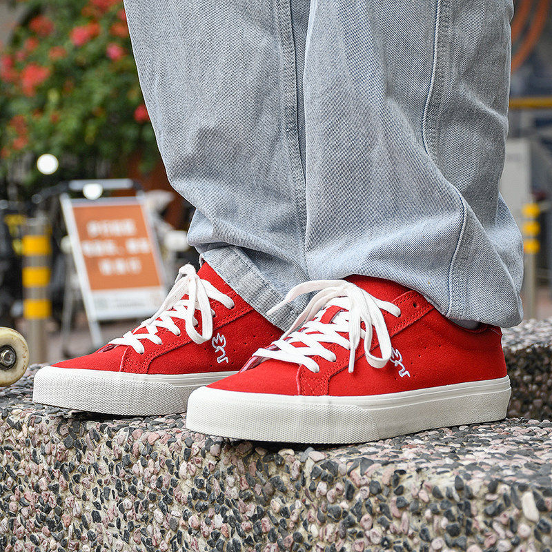 极路客板鞋休闲黑白北斗星专业男女耐磨减震牛反毛皮运动滑板鞋子