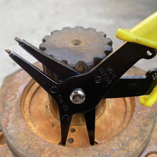 Disassemble and assemble two-in-one two-purpose spring clamp
