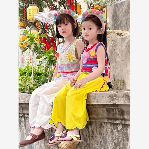 韩国童装2025夏季新款彩绘镂空花朵针织吊带背心女童多巴胺花瓣裤 - 图2
