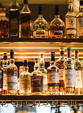 高档洋酒威士忌酒吧现代道具摆设软装饰品样板房间餐厅仿真白兰地