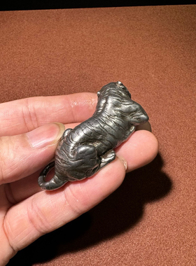 尼泊尔藏式复古天铁实心老虎茶宠摆件十二生肖虎卧虎压纸镇尺摆设