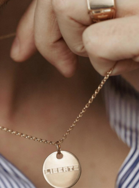 巴黎男士叠带圆牌吊坠INS硬币