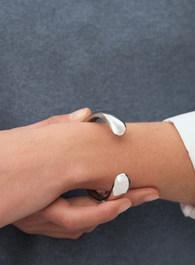 AGATHA水滴系列手镯气质