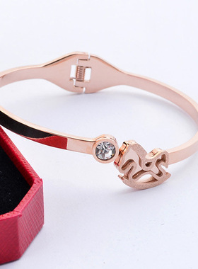 特价生肖 小马镶钻磨砂童趣小木马手镯玫瑰金钛钢镀K金 MZ-067