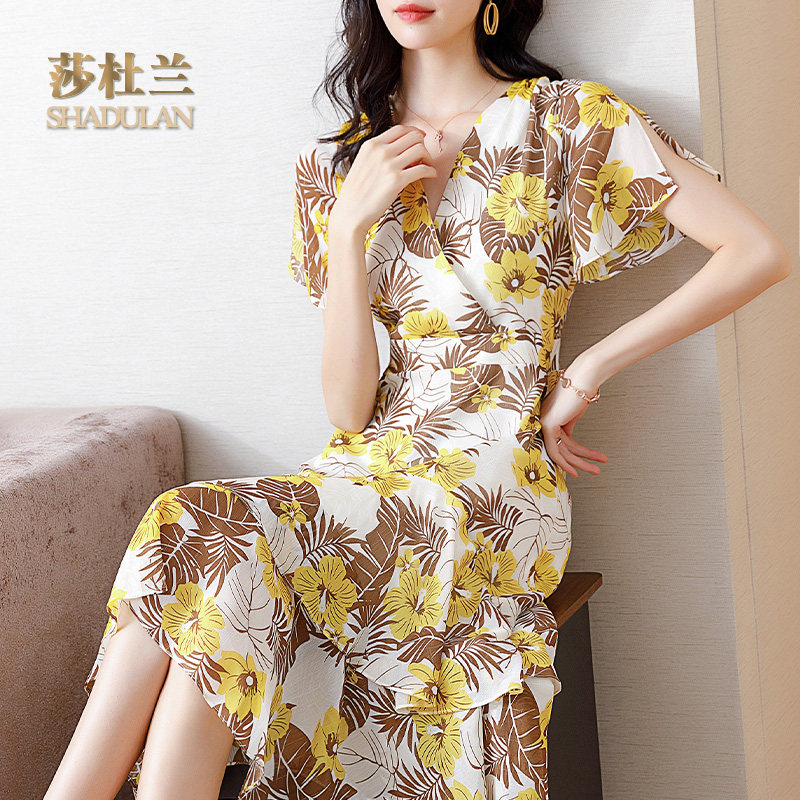 莎杜兰小众连衣裙女2020夏季新款V领短袖雪纺蛋糕裙度假风1254_虎窝淘