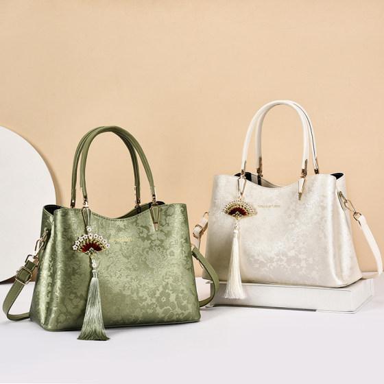 2025 New Large Capacity Shoulder Bag Women’s Crossbody Bag Mom Women’s Bag Commuting Sundries Middle-aged and Elderly Handbags