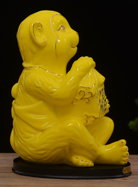 黄色陶瓷生肖猴风水书房家居装饰