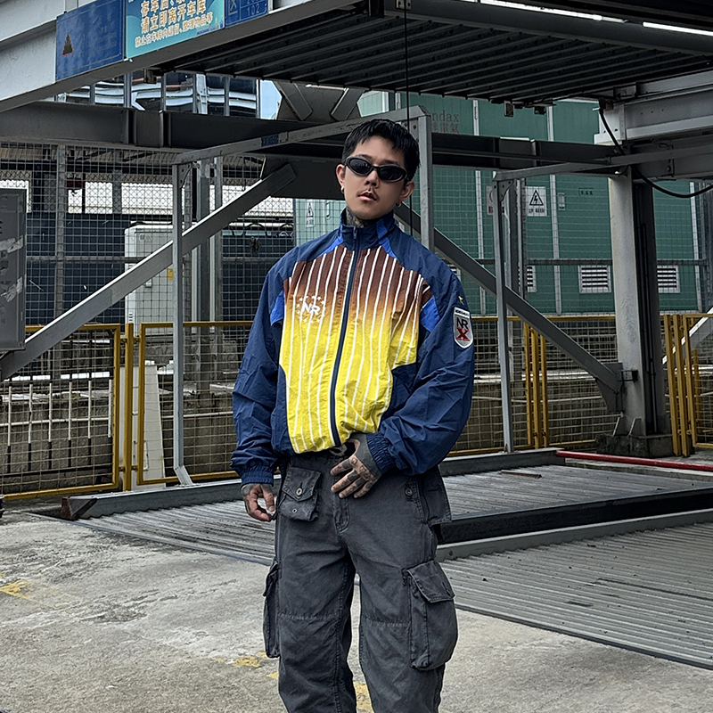 白鹤大人春秋立领刺绣渐变拼色冲锋衣男女户外嘻哈撞色机能风夹克 - 图1