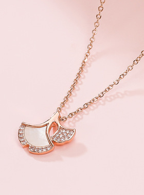 银杏叶贝壳小裙子项链女钛钢轻奢锁骨链小众设计感礼物精致