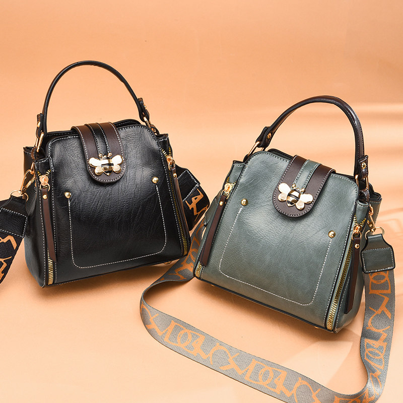 2020新款潮时尚百搭秋冬大气水桶包 依马朵女士包袋