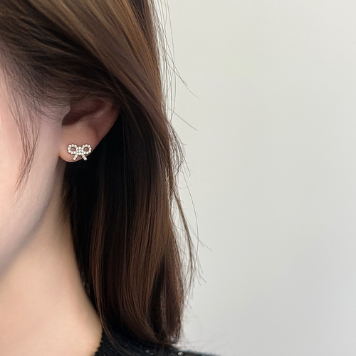 「蒂凡尼」迷你锆石蝴蝶结硅胶耳夹无耳洞女小巧精致百搭耳钉耳饰 - 图1