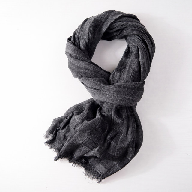Japanese boutique autumn and winter scarf black and gray raw edge pleats