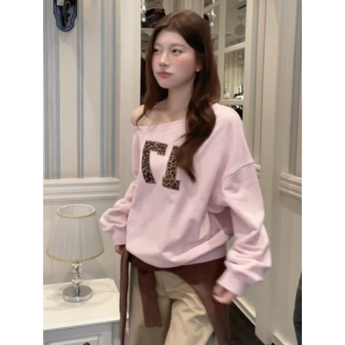 大码胖mm美式复古粉色斜露肩长袖卫衣女秋季豹纹数字宽松显瘦上衣,淘宝优惠券,粉丝福利购,淘宝优惠卷